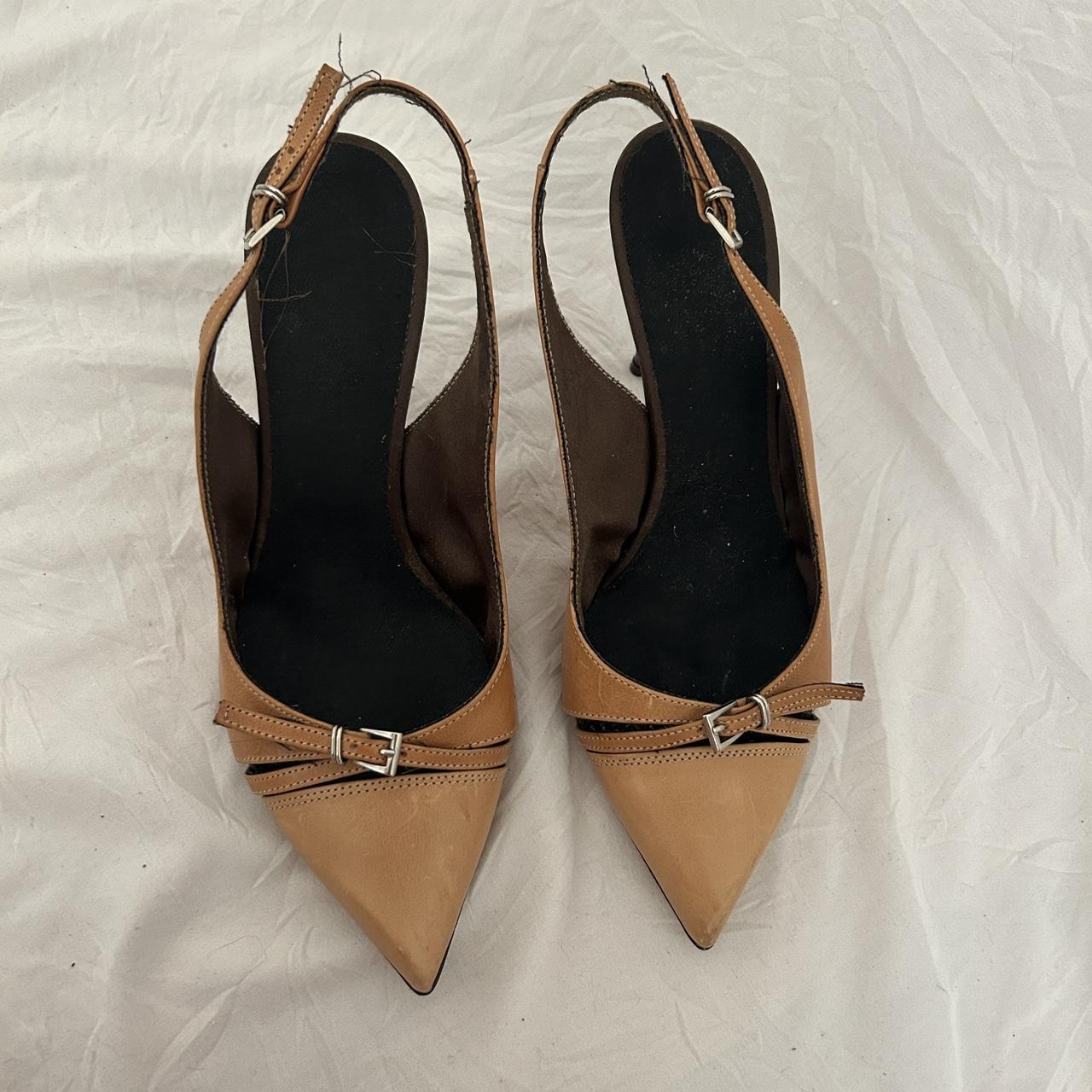 pointed kitten heel
